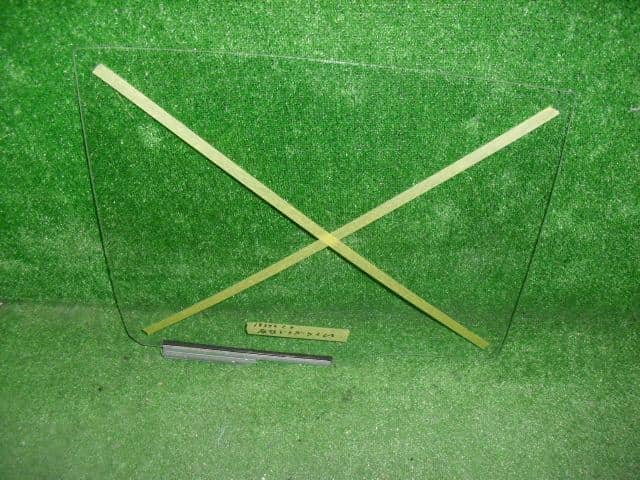 Rear Right Door Windshield DAIHATSU Mira 1995 E-L500S — photo 1