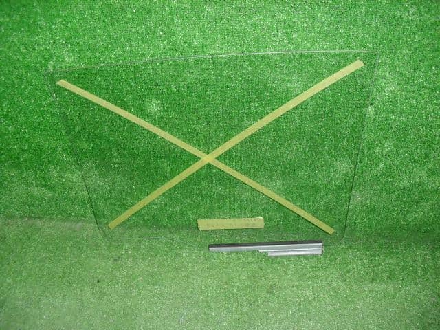 Rear Right Door Windshield DAIHATSU Mira 1995 E-L500S — photo 2