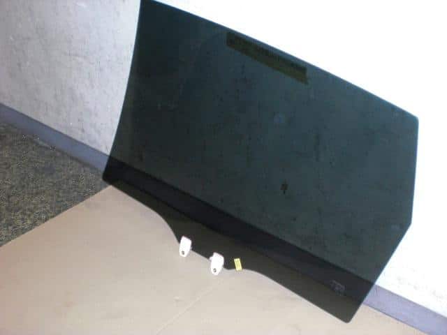 Rear Right Door Windshield HONDA Stream 2001 LA-RN3 — photo 3