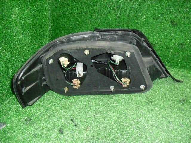 Right Tail Light HONDA Saber 1999 GF-UA5 — photo 3