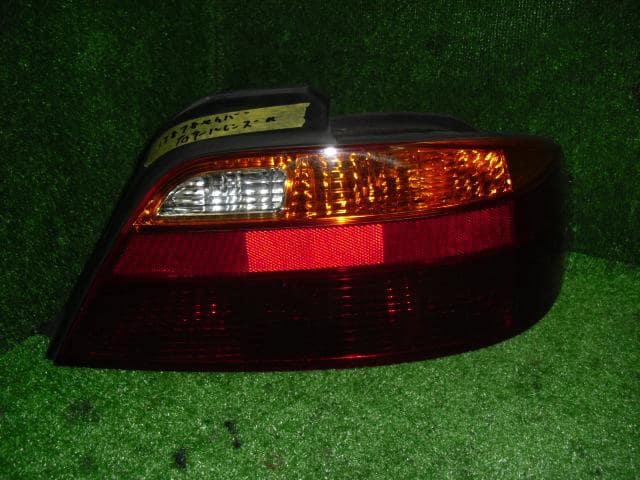 Right Tail Light HONDA Saber 1999 GF-UA5 — photo 1