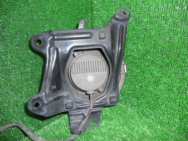 Left Fog Light DAIHATSU Move 1999 GF-L902S — photo 2