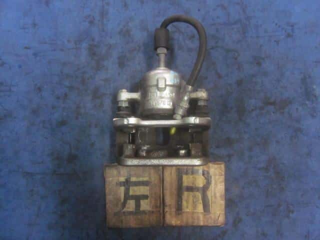 Rear Left Caliper BMW 3 Series 2005 ABA-VA20 — photo 3
