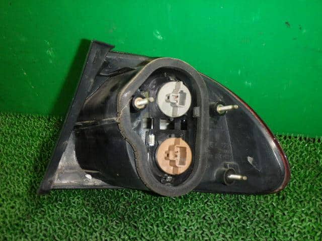 Left Tail Light TOYOTA Caldina 2000 GF-ST210G — photo 2