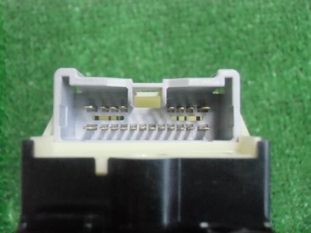 Power Window Switch TOYOTA Estima 2000 GH-ACR40 — photo 3