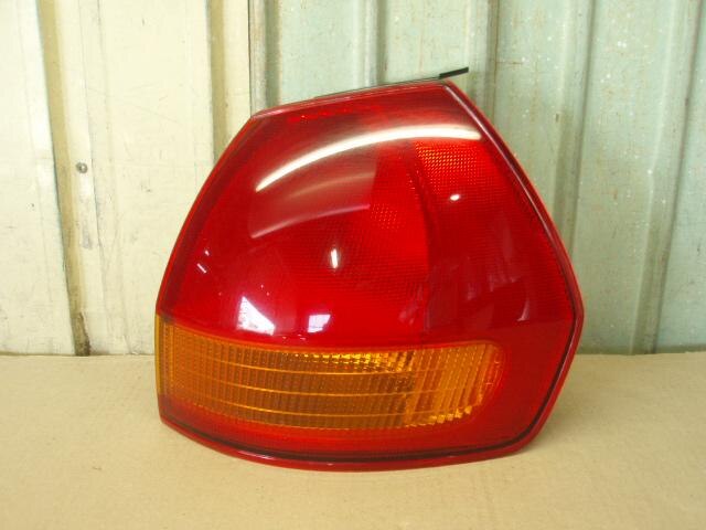 Right Tail Light NISSAN Ad 2005 CBF-VHNY11 — photo 2