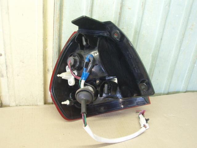 Right Tail Light NISSAN Ad 2005 CBF-VHNY11 — photo 3