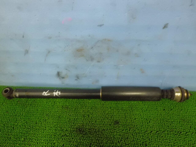 Rear Left Shock Absorber TOYOTA Vitz 2004 CBA-SCP13 — photo 1