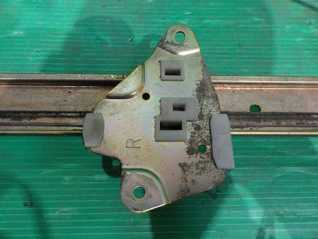 Front Right Door Regulator Mitsubishi Fuso Fuso largesize car 2001 FS54JUZ3S — photo 3