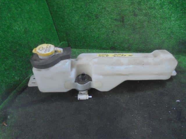 Windshield Washer Tank CHRYSLER PT Cruiser 2004 GH-PT24 — photo 1