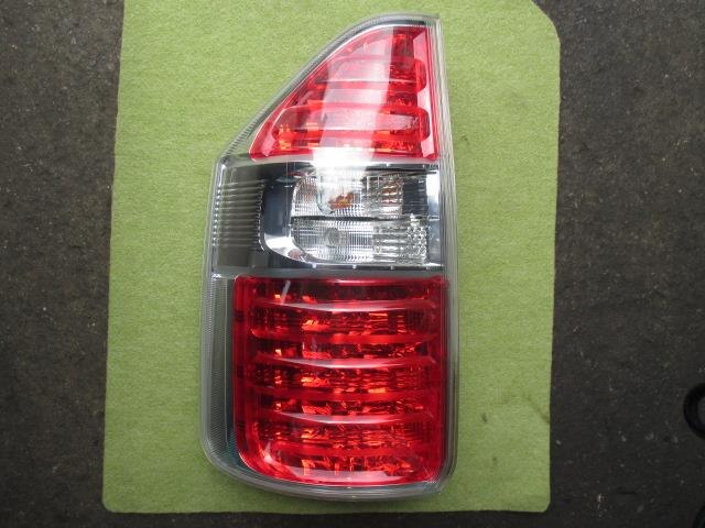 Left Tail Light TOYOTA Noah 2008 DBA-ZRR75 — photo 1