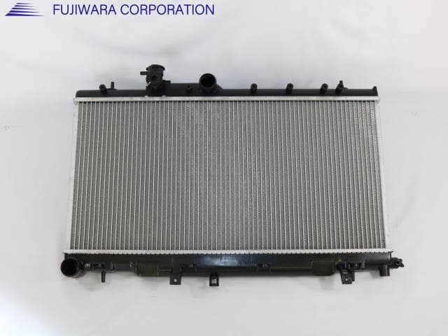 Radiator SUBARU Impreza 2005 LA-GG3 45119FE030 — photo 1