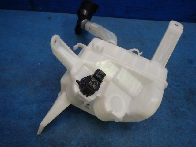Windshield Washer Tank TOYOTA SAI 2010 DAA-AZK10 — photo 3