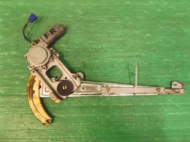 Front Right Door Regulator SUBARU Forester 1998 E-SF5 — photo 2