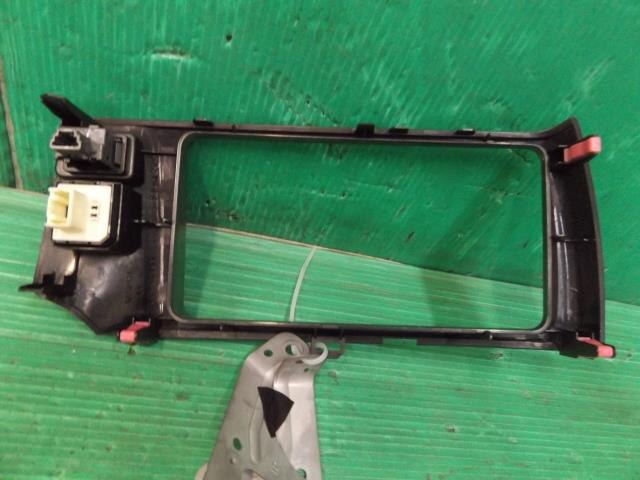 Interior Parts TOYOTA Ractis 2006 DBA-NCP100 — photo 3