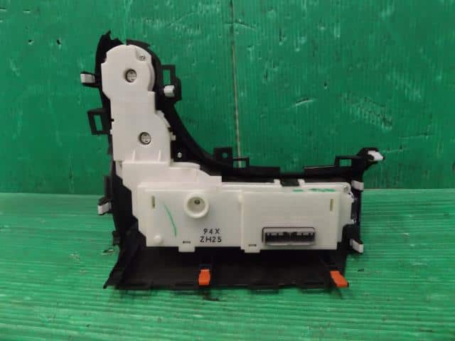 A/C Control Panel HONDA Fit 2010 DAA-GP1 — photo 4