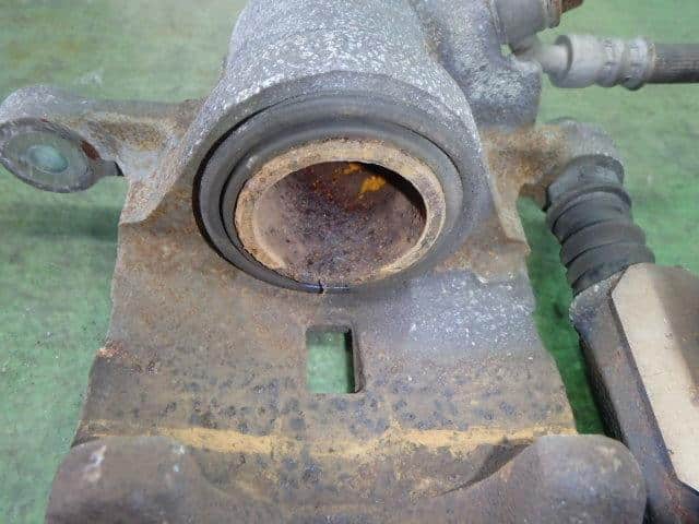 Rear Left Caliper TOYOTA 86 2012 DBA-ZN6 SU00304095 — photo 4
