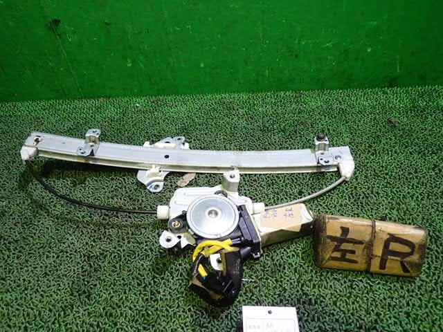 Rear Left Door Regulator NISSAN Cima 1997 E-FHY33 — photo 1