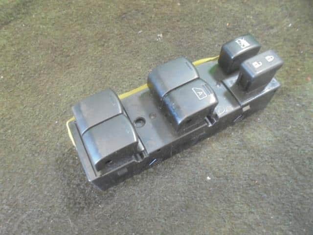 Power Window Switch NISSAN Cube 2010 DBA-Z12 — photo 1
