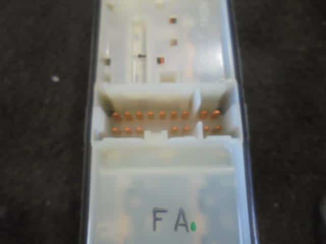 Power Window Switch NISSAN Cube 2010 DBA-Z12 — photo 2