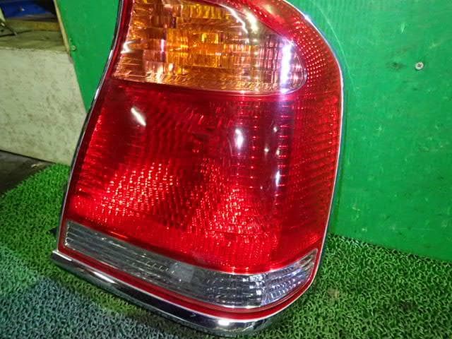 Right Tail Light TOYOTA Crown Majesta 2000 GH-JZS177 — photo 2