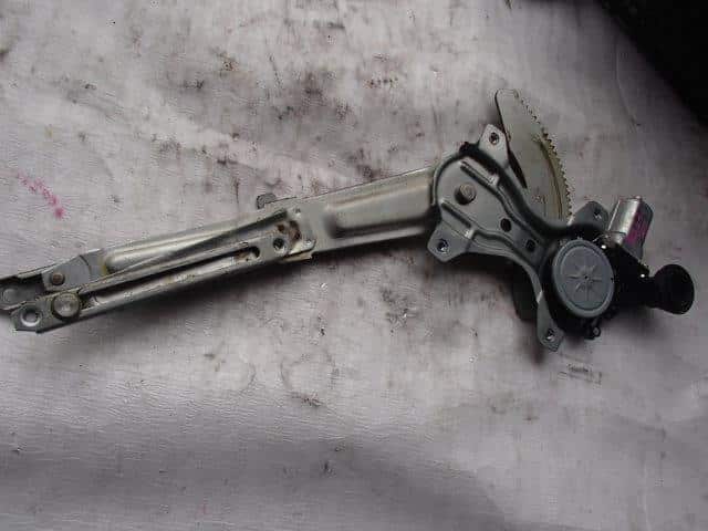 Front Left Door Regulator DAIHATSU Mira 2005 TA-L250S — photo 1