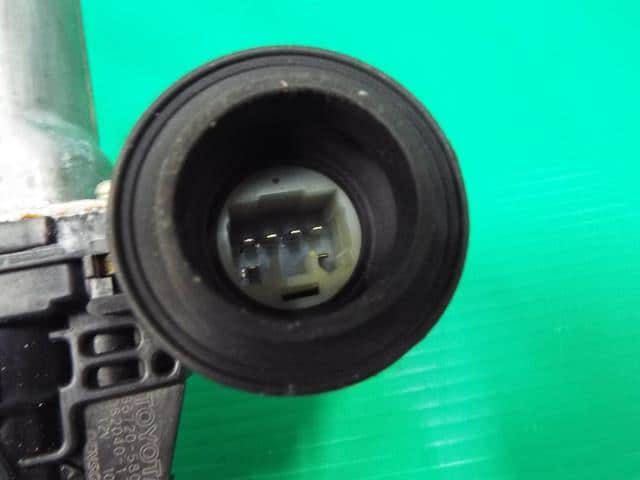 Front Left Door Regulator TOYOTA Crown 2004 DBA-GRS182 8572058010 — photo 2