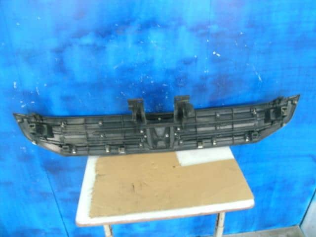 Radiator Grille HONDA Step Wagon 2010 DBA-RK1 — photo 4