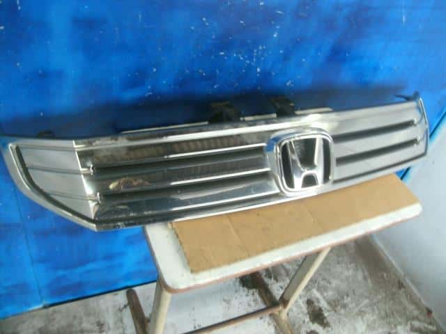 Radiator Grille HONDA Step Wagon 2010 DBA-RK1 — photo 2