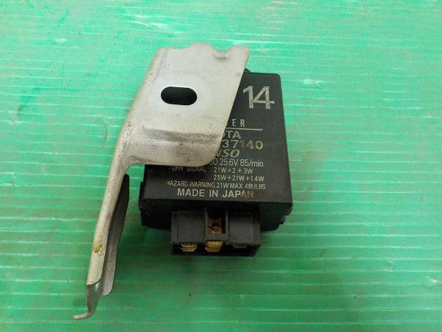 Electrical Component HINO Dutro 2005 PB-XZU411M 8198037140 — photo 1