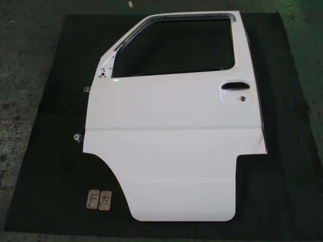 Front Left Door Assembly MITSUBISHI Minicab 2004 LE-U62 — photo 1