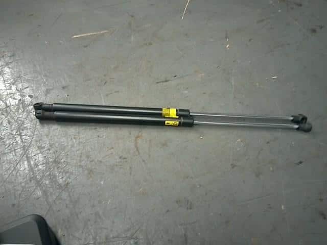 Tail Gate Damper TOYOTA Aqua 2013 DAA-NHP10 — photo 1