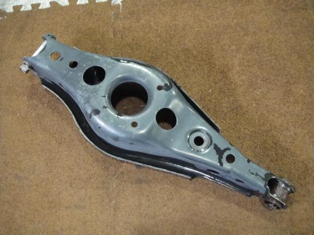 Rear Right Lower Control Arm TOYOTA RAV4 2009 DBA-ACA31 — photo 2