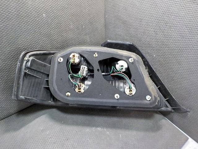 Right Tail Light HONDA Saber 1998 GF-UA5 33501S0K003 — photo 4