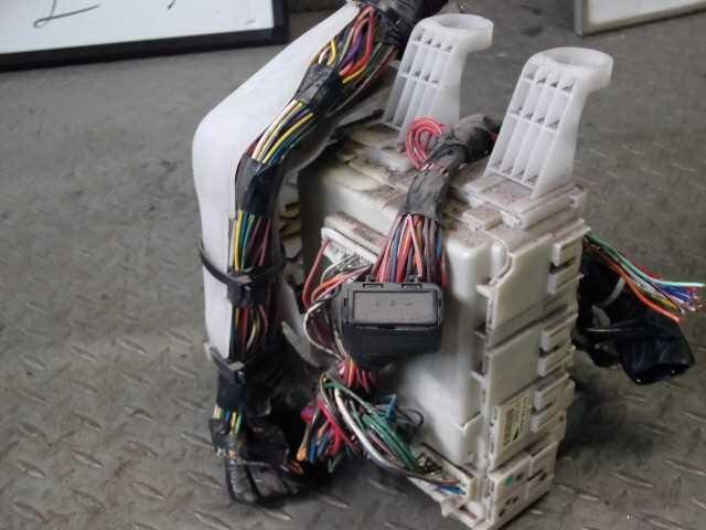 Fuse Box TOYOTA Hiace 2005 CBA-TRH229 — photo 2