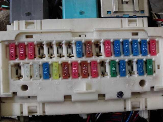 Fuse Box TOYOTA Hiace 2005 CBA-TRH229 — photo 4