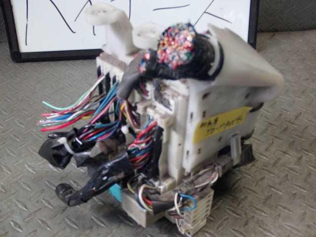 Fuse Box TOYOTA Hiace 2005 CBA-TRH229 — photo 1