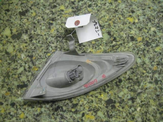 Right Side Marker Light MAZDA Premacy 2002 TA-CPEW C14551060B — photo 2