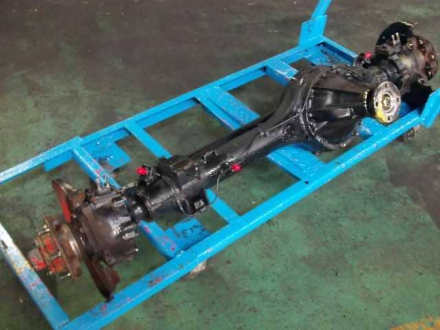 Front Differential Housing Assembly NISSAN Safari 1990 T-FGY60 4061009J00 — photo 1