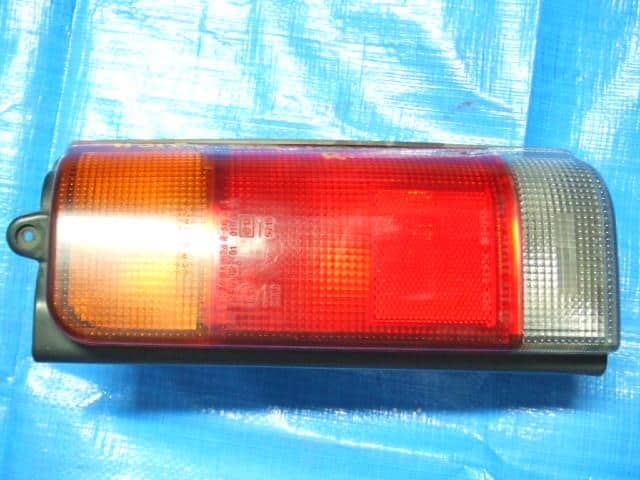 Right Tail Light SUBARU Sambar 1996 V-KV4 — photo 2