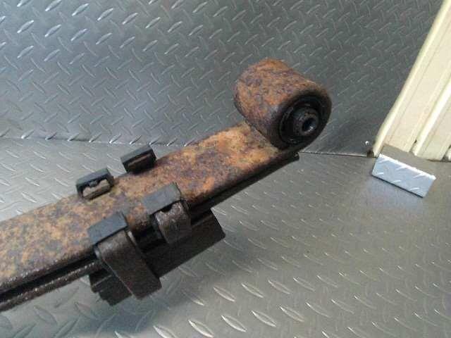 Rear Right Leaf Spring Assembly NISSAN Caravan Van 1999 KG-CWMGE24 — photo 2