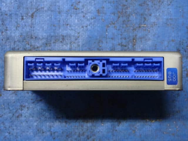 Engine Control Unit NISSAN Pulsar 1998 E-FN15 — photo 3