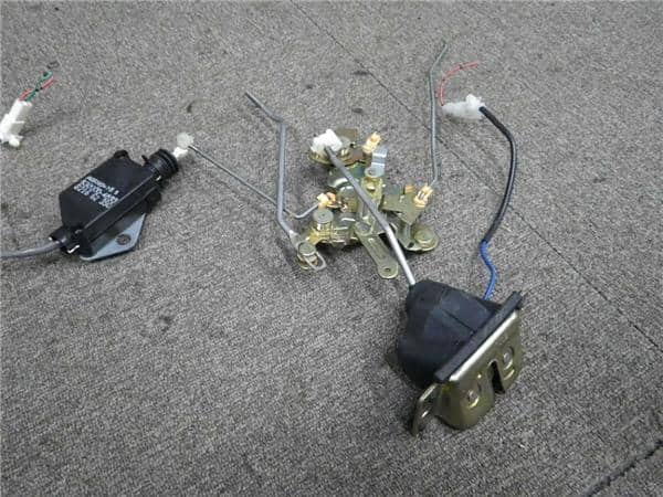 Door Lock Solenoid MAZDA Capella 1997 E-GVER — photo 1