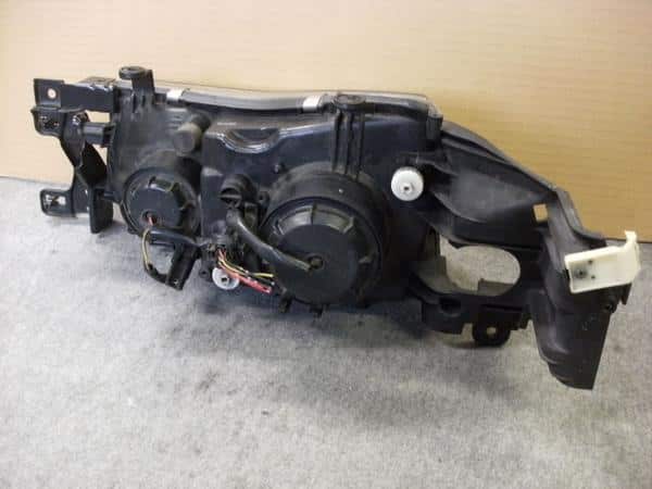Right Headlight NISSAN Prairie Liberty 1998 GF-PM12 — photo 3