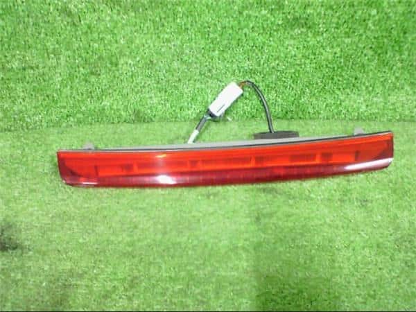 Light TOYOTA Avensis 2003 UA-AZT250 — photo 1