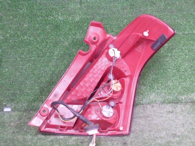 Left Tail Light SUZUKI Swift 2008 DBA-ZD11S 3567073K00 — photo 2