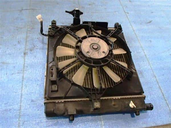 Radiator MAZDA Carol 1999 GF-HB12S 1A0915200 — photo 1