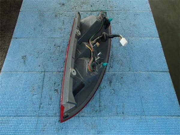 Left Tail Light SUBARU R2 2004 UA-RC2 84201KG010 — photo 2