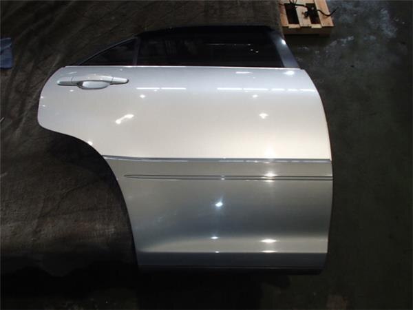 Rear Right Door Assembly TOYOTA Harrier 1998 GF-MCU15 — photo 1