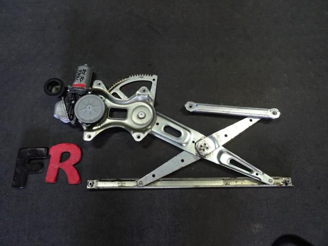 Front Right Door Regulator TOYOTA IST 2009 DBA-NCP110 — photo 1